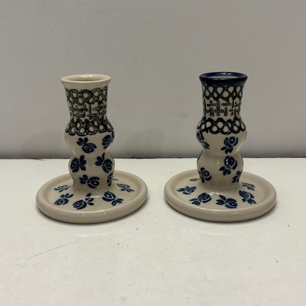 Ceramic candle holders with flower design